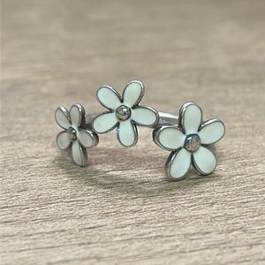 Retired Pandora Sterling Silver White Enamel Darling Daisies Ring Size 7 (54)